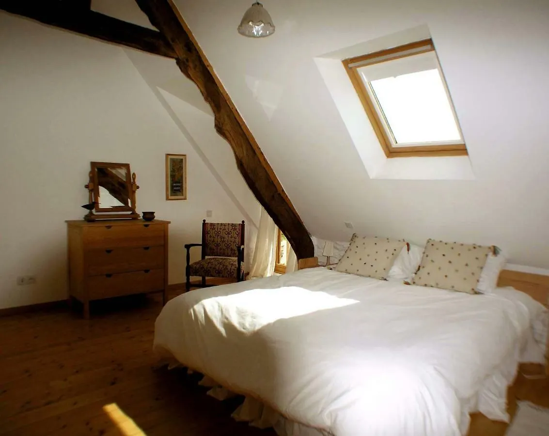 Rainbow Cottage, Le Petit Poubreu Ruffiac  Holiday home